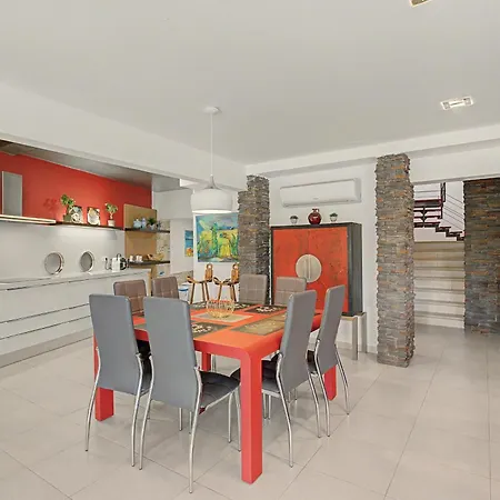 Parralito Garden Oasis Villa *
