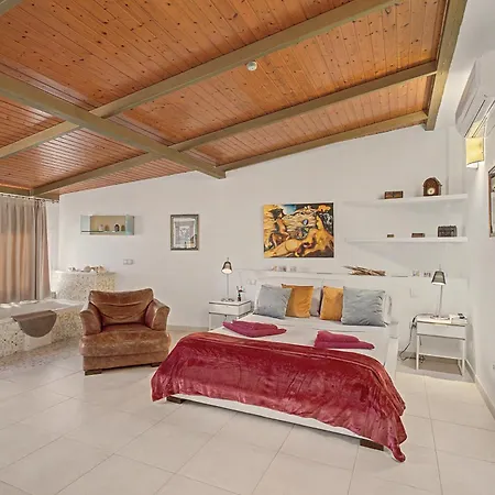 Parralito Garden Oasis Villa *